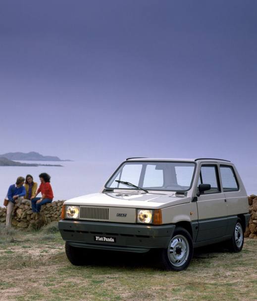 1980 - Esce la Panda una vettura rivoluzionaria disegnata da Giorgetto Giugiaro.  uno dei pi grandi successi della Fiat